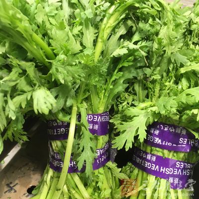 茼蒿200克洗净 茼蒿200克洗净