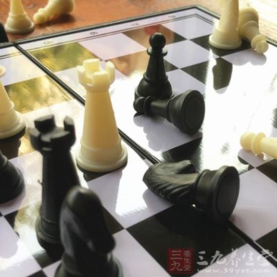 棋子里面比王还要弱的，要算是兵了