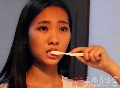 大多数人从小就学会刷牙