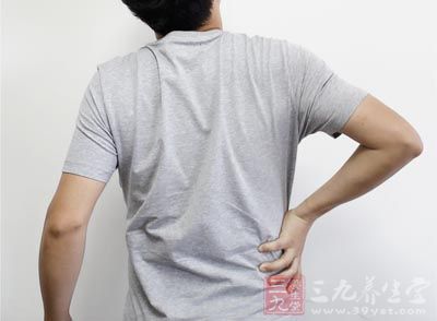 男人泌尿系統(tǒng)感染也會引起腰痛，衣原體、支原體是導(dǎo)致泌尿感染的原因