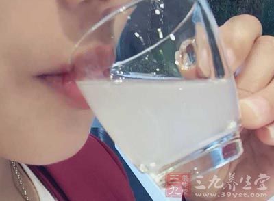 我们应该趁着春季及时的排除体内的毒素 我们应该趁着春季及时的排除体内的毒素