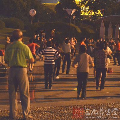 跳广场舞的总时间不要超过2个小时