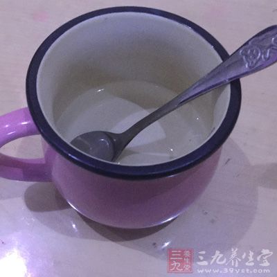 一天的飲水量應(yīng)控制在2000ml以上