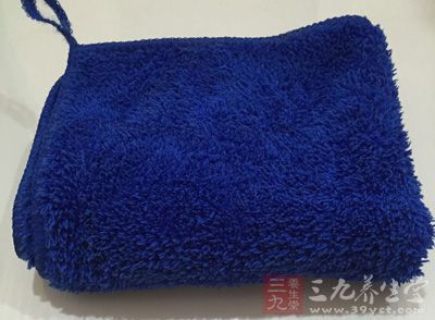 厨房的抹布里潜藏着成千上万的细菌 厨房的抹布里潜藏着成千上万的细菌