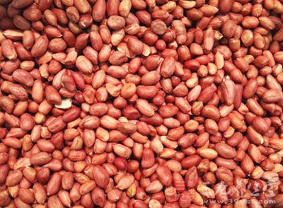 可以嚼几粒花生，或是马上刷牙，隔天就会自行消失掉