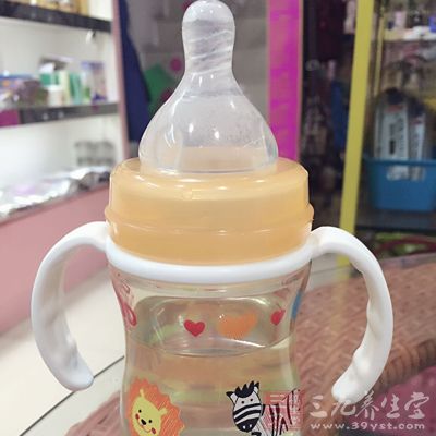 所以小宝宝通常都不需要再额外喝水