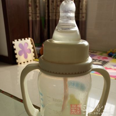 请参考下方宝宝饮水量的参考