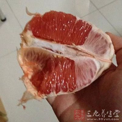 葡萄柚富含维生素C，糖份也不高