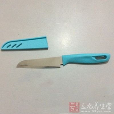 携带刀具过安检时尽量将刀具放在托运行李中