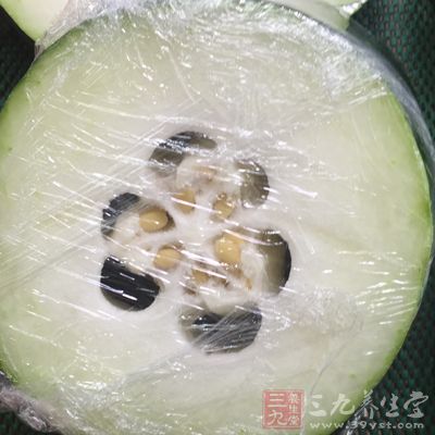 冬瓜富含汁液，进入人体后