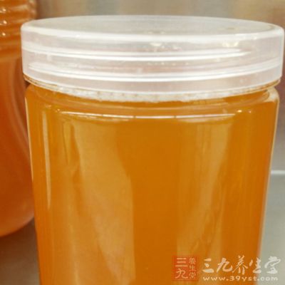 浇上水淀粉，拌上蜂蜜即可食用