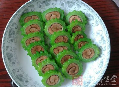 多吃苦瓜、苦菜、莴笋、芹菜、蒲公英