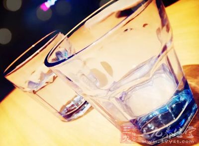 大部分男人对喝水都没多大兴趣