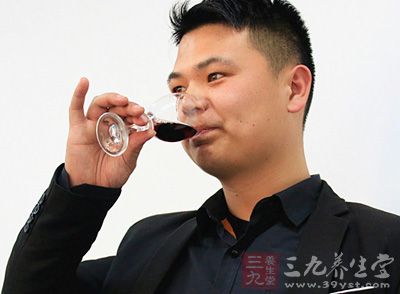 人饮酒后体内贮存的葡萄糖在洗澡时会被体力活动消耗掉 人饮酒后体内贮存的葡萄糖在洗澡时会被体力活动消耗掉