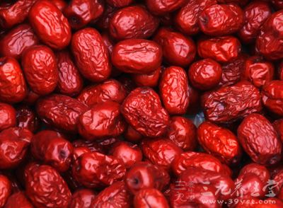 红枣10颗、玫瑰花一小搓