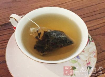 酒肉之后喝一杯香茶会使胃中舒服些 酒肉之后喝一杯香茶会使胃中舒服些