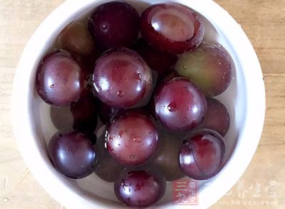 葡萄是我们生活当中十分常见的水果