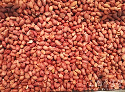 想要丰胸的MM，可以适量吃一些花生