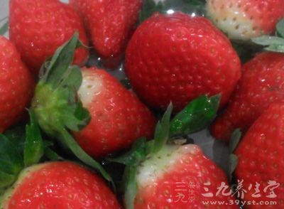 草莓的作用 酸酸甜甜来开胃