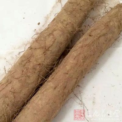 山藥有健脾養(yǎng)胃的功效、而菌類則可以提高人體免疫力