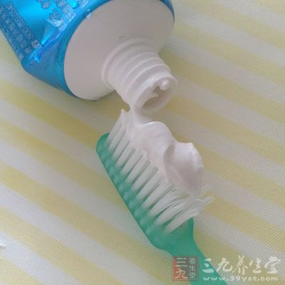 使用牙膏洗臉后若皮膚出現異常那么建議停止使用