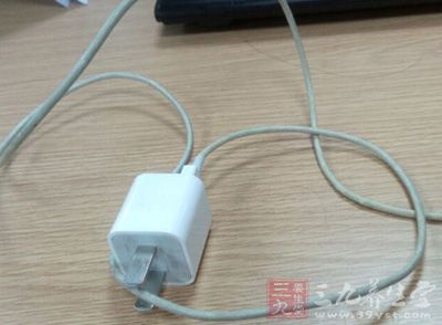 手机充电器分解_手机充电器连接线_手机充电器结构