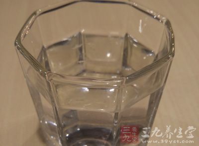 身体缺水还有很多表现形式,看看你是不是缺水了呢 身体缺水还有很多表现形式,看看你是不是缺水了呢