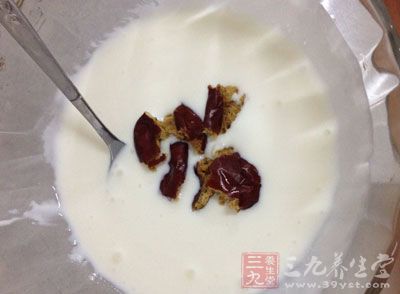 牛奶喝太多可催生粉刺