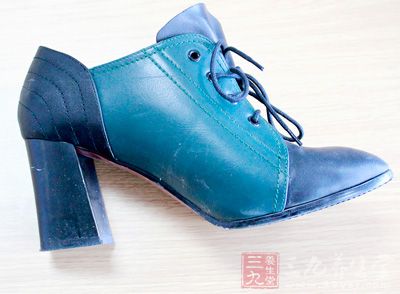 好检查一下自己的鞋子是否合脚 好检查一下自己的鞋子是否合脚