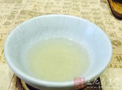 杜仲茶中没有茶碱，也不含咖啡因