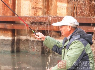 春季钓鱼 春季垂钓一定要注意这三点