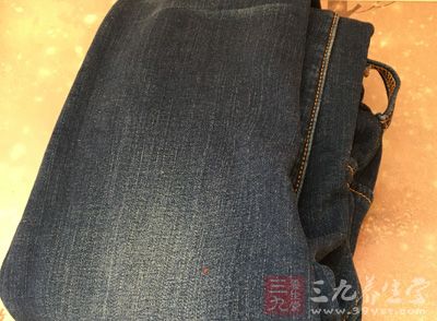 穿上爱的牛仔裤却引起了过敏 穿上爱的牛仔裤却引起了过敏