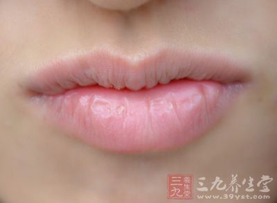 可以轻松缓解唇部的干燥 可以轻松缓解唇部的干燥