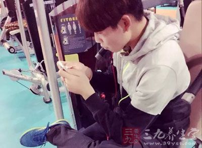 不良生活方式使“筋缩”提前到来