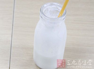 专家提醒：常服钙片喝点酸奶
