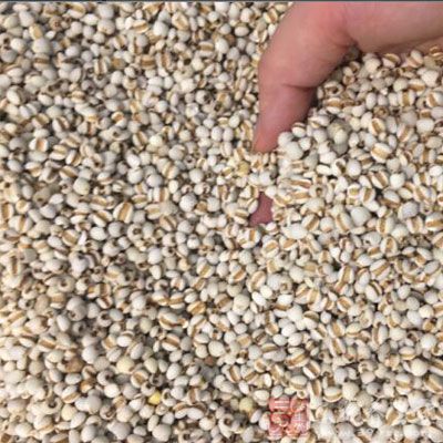 粗糙食物之所以粗糙，是因为此类食物中含有丰富的非水溶性纤维