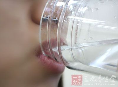 多喝水有助排毒