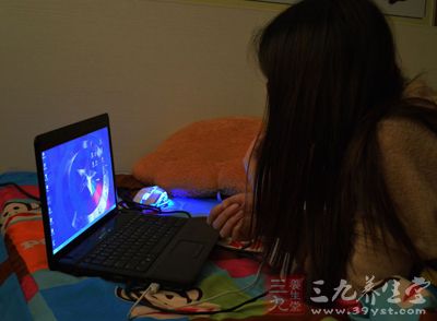 我们熬夜,很晚入睡 我们熬夜,很晚入睡