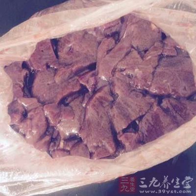 主要存在于动物食品中，肝、肾、肉类较多