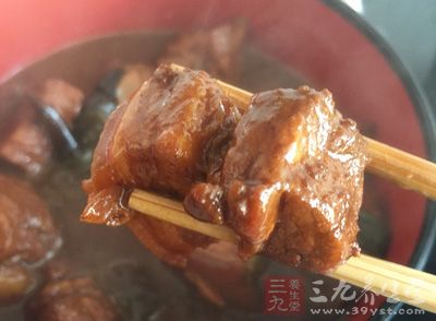 吃太多的肉类食物容易使自己患有某些疾病的概率上升