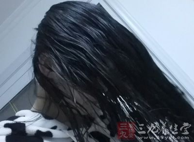 头发干枯毛躁怎么办 5个贴士护养美发