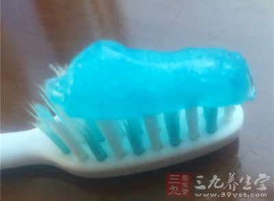 好选择含氟牙膏