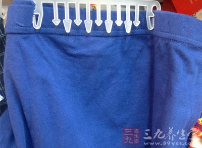 选择四角裤要尽量合身