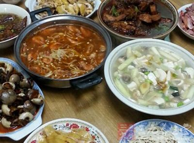 不吃或尽量少吃生冷食品 不吃或尽量少吃生冷食品