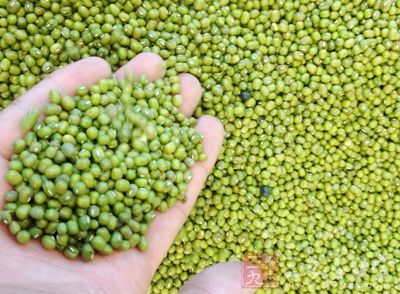 为了消暑，我国民间有喝绿豆汤的习俗