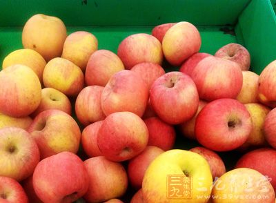 饭后吃进人体的水果会被先吃下去的食物阻滞于胃中 饭后吃进人体的水果会被先吃下去的食物阻滞于胃中