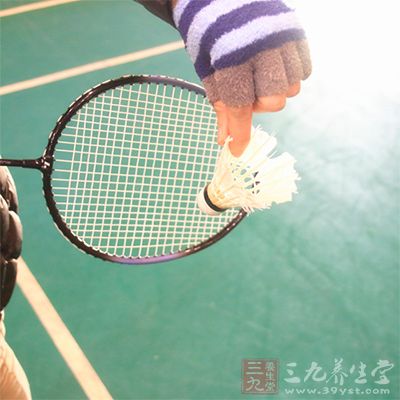 羽毛球比赛规则 了解羽球单打和双打的规则
