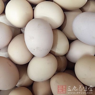 蛋黄颜色与其含有的各种色素有关