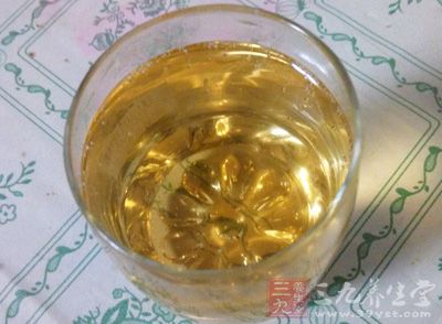 酒性温,味甘,辛,少饮有疏通血脉、活血祛瘀、祛风散寒、行药祛邪的功效 酒性温,味甘,辛,少饮有疏通血脉、活血祛瘀、祛风散寒、行药祛邪的功效