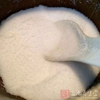 用白糖洗脸对去黑色痘印非常有效